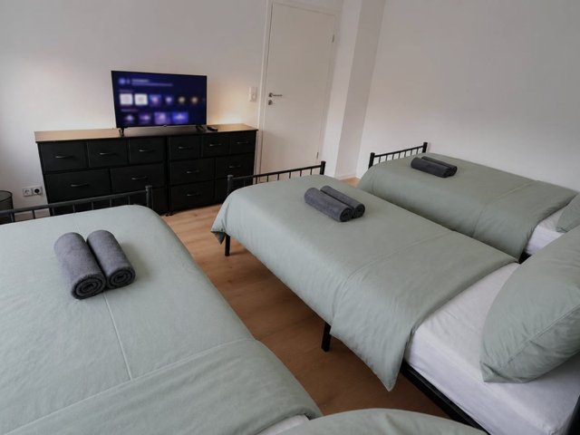 Dreibettzimmer mit drei Einzelbetten